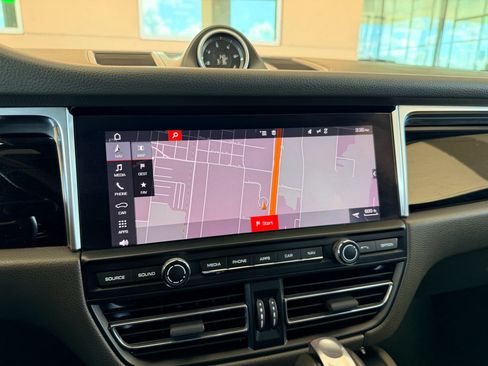 Used 2019 Porsche Macan AWD/4WD image 19