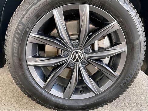 Used 2022 Volkswagen Tiguan SE AWD/4WD image 24