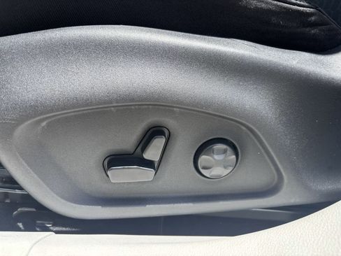 Used 2018 Jeep Compass Latitude w/ Popular Equipment Group FWD image 12