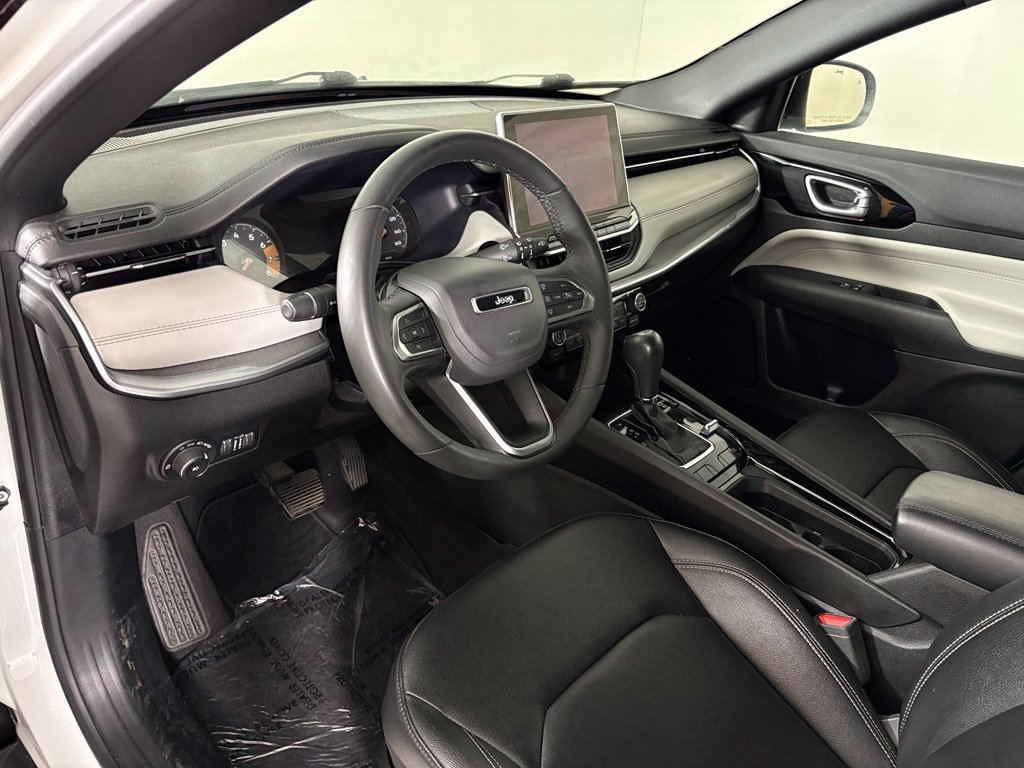 Used 2025 Jeep Compass Limited AWD/4WD image 15