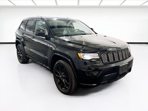 Used 2022 Jeep Grand Cherokee Laredo X RWD image 3