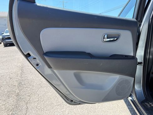Used 2010 Hyundai Elantra GLS FWD image 8