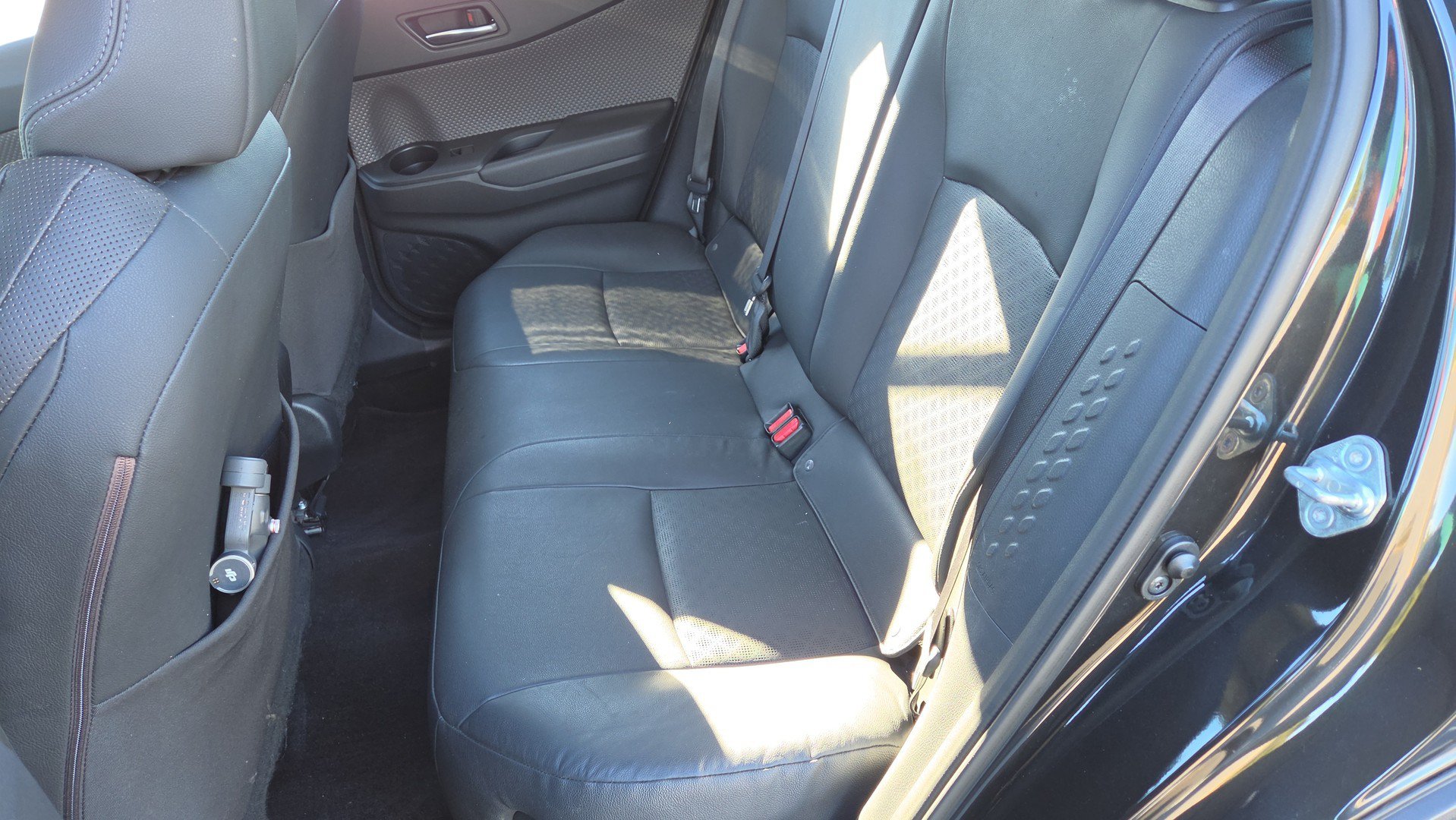 Used 2022 Toyota C-HR Limited FWD image 32