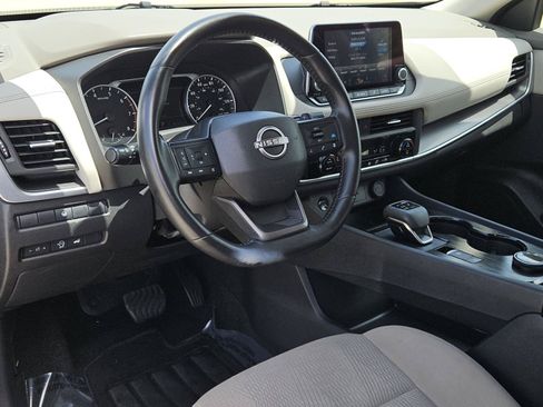 Used 2025 Nissan Rogue SV AWD/4WD image 25