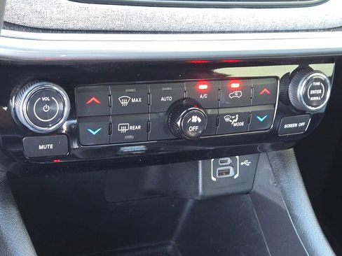 Used 2023 Jeep Compass Latitude w/ Convenience Group image 16