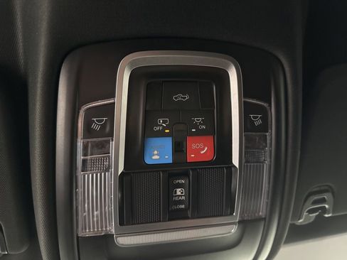 Used 2025 RAM 1500 Laramie w/ Night Edition image 31