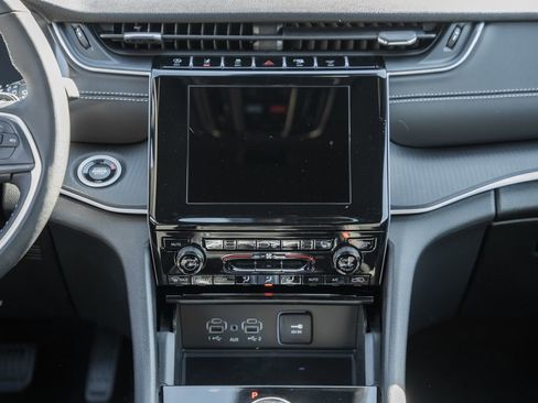 New 2025 Jeep Grand Cherokee Laredo X image 21