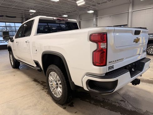Used 2023 Chevrolet Silverado 3500 High Country image 5