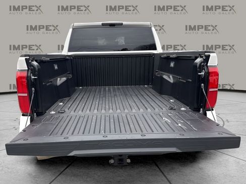 Used 2025 Toyota Tacoma TRD Off-Road image 27