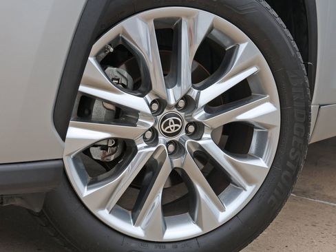 Used 2024 Toyota Highlander Limited AWD/4WD image 12