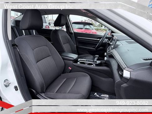 Used 2023 Nissan Altima 2.5 SV FWD image 9