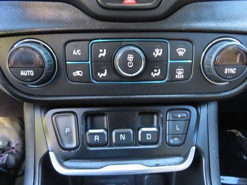 Used 2018 GMC Terrain SLT image 22