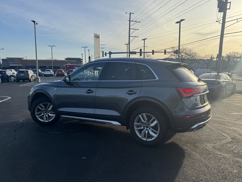 Used 2022 Audi Q5 2.0T Premium w/ Convenience Package image 4