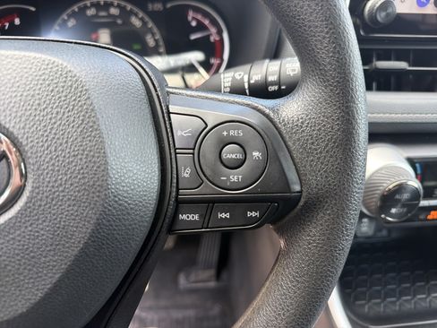Used 2025 Toyota RAV4 XLE AWD/4WD image 21
