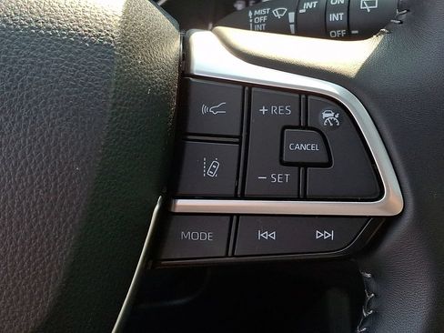 Certified 2025 Toyota Highlander XLE AWD/4WD image 24