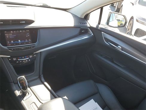 Used 2017 Cadillac XT5 Luxury image 18