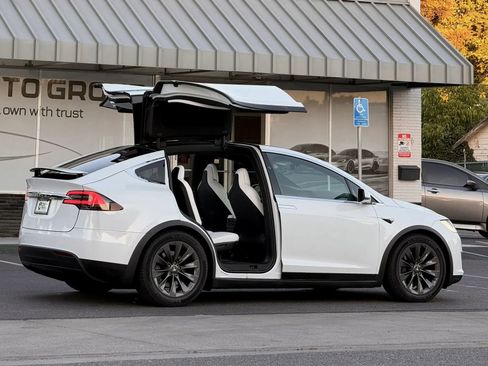 Used 2018 Tesla Model X 100D AWD/4WD image 8