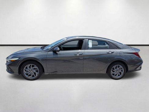 Used 2024 Hyundai Elantra SEL FWD image 7