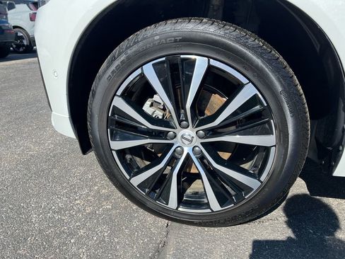 Certified 2025 Volvo XC60 B5 Plus AWD/4WD image 9