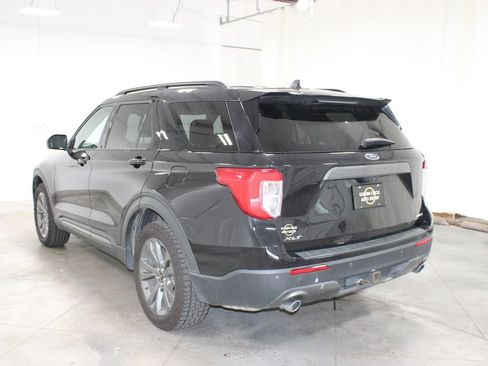 Used 2021 Ford Explorer XLT w/ Equipment Group 202A AWD/4WD image 7