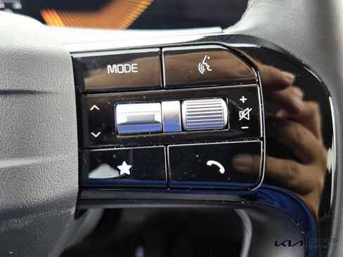 Certified 2026 Kia Sorento LX FWD image 26