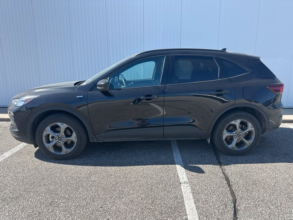 Certified 2025 Ford Escape ST-Line Select AWD/4WD image 3