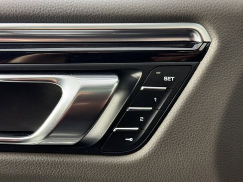 Used 2023 Porsche Macan image 18