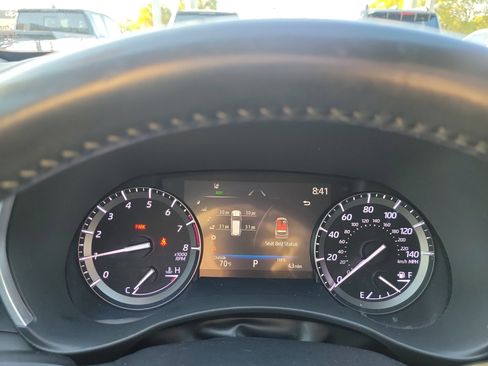 Used 2020 Toyota Highlander XLE image 24