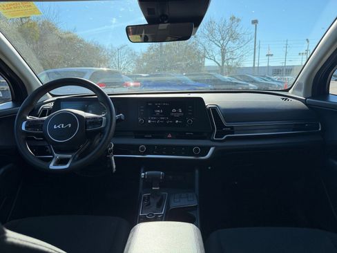 Used 2025 Kia Sportage LX image 32