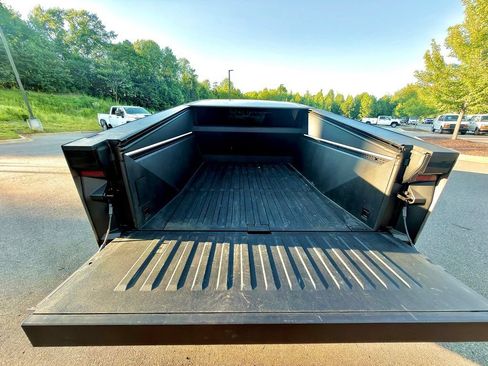 Used 2025 Tesla Cybertruck AWD Crew Cab image 21