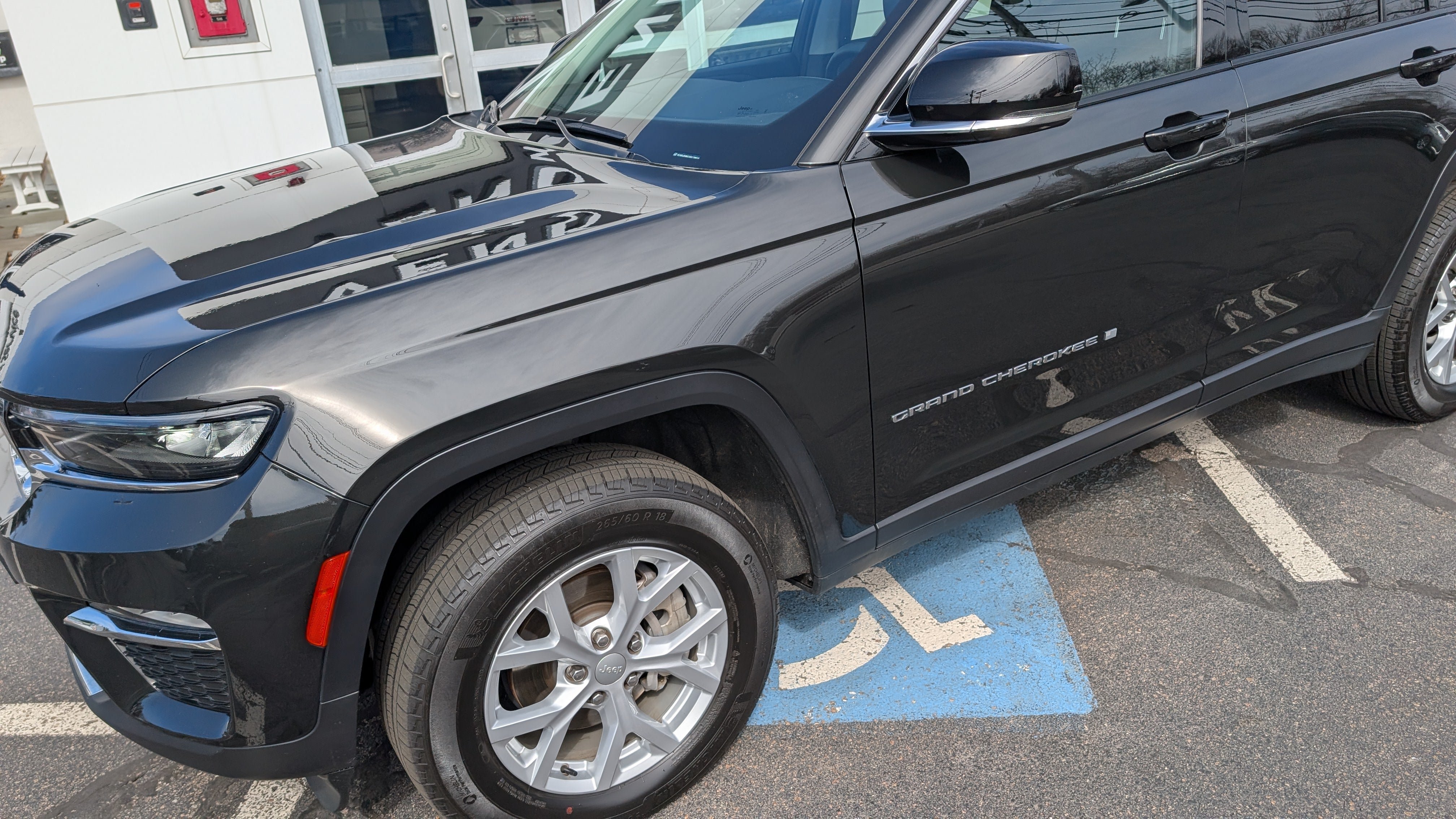 Used 2024 Jeep Grand Cherokee Limited AWD/4WD image 16