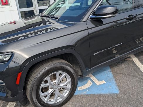 Used 2024 Jeep Grand Cherokee Limited image 16