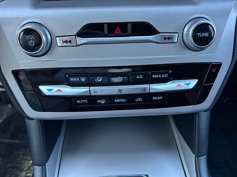 Certified 2023 Ford Explorer XLT image 30