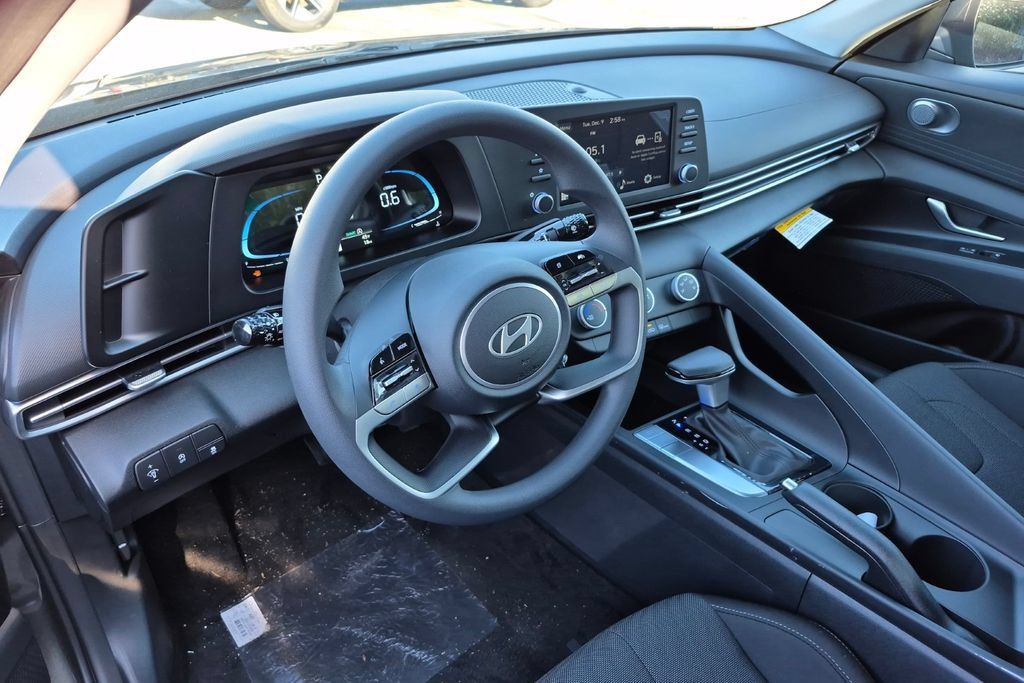 New 2026 Hyundai Elantra SE FWD image 12