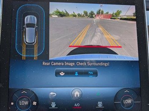 Used 2023 Mercedes-Benz GLC 300 image 12