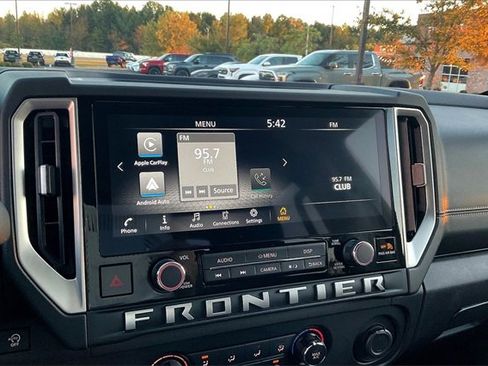 Used 2025 Nissan Frontier SV image 21