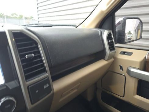 Used 2017 Ford F150 Lariat image 16