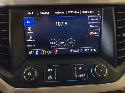 Used 2021 GMC Acadia SLT w/ Technology Package FWD image 25