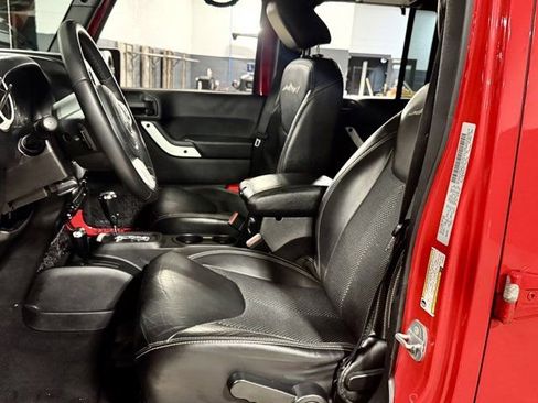 Used 2015 Jeep Wrangler Unlimited Sahara AWD/4WD image 29