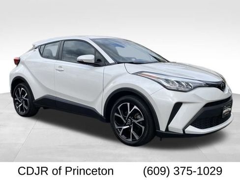 Used 2022 Toyota C-HR XLE image 1