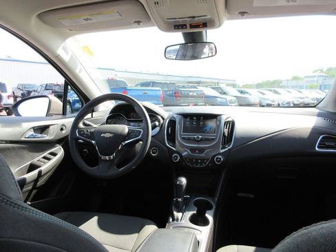 Used 2017 Chevrolet Cruze LT w/ Convenience Package FWD image 20