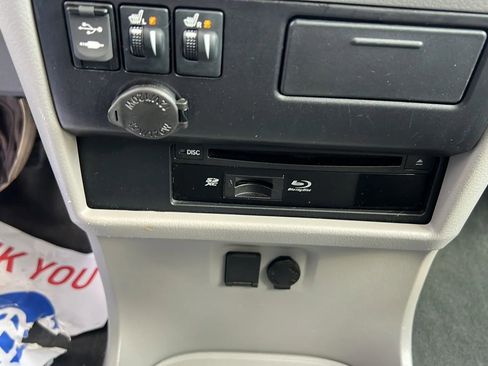 Used 2017 Toyota Sienna XLE Premium image 31