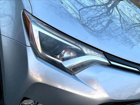 Used 2018 Toyota RAV4 XLE image 32