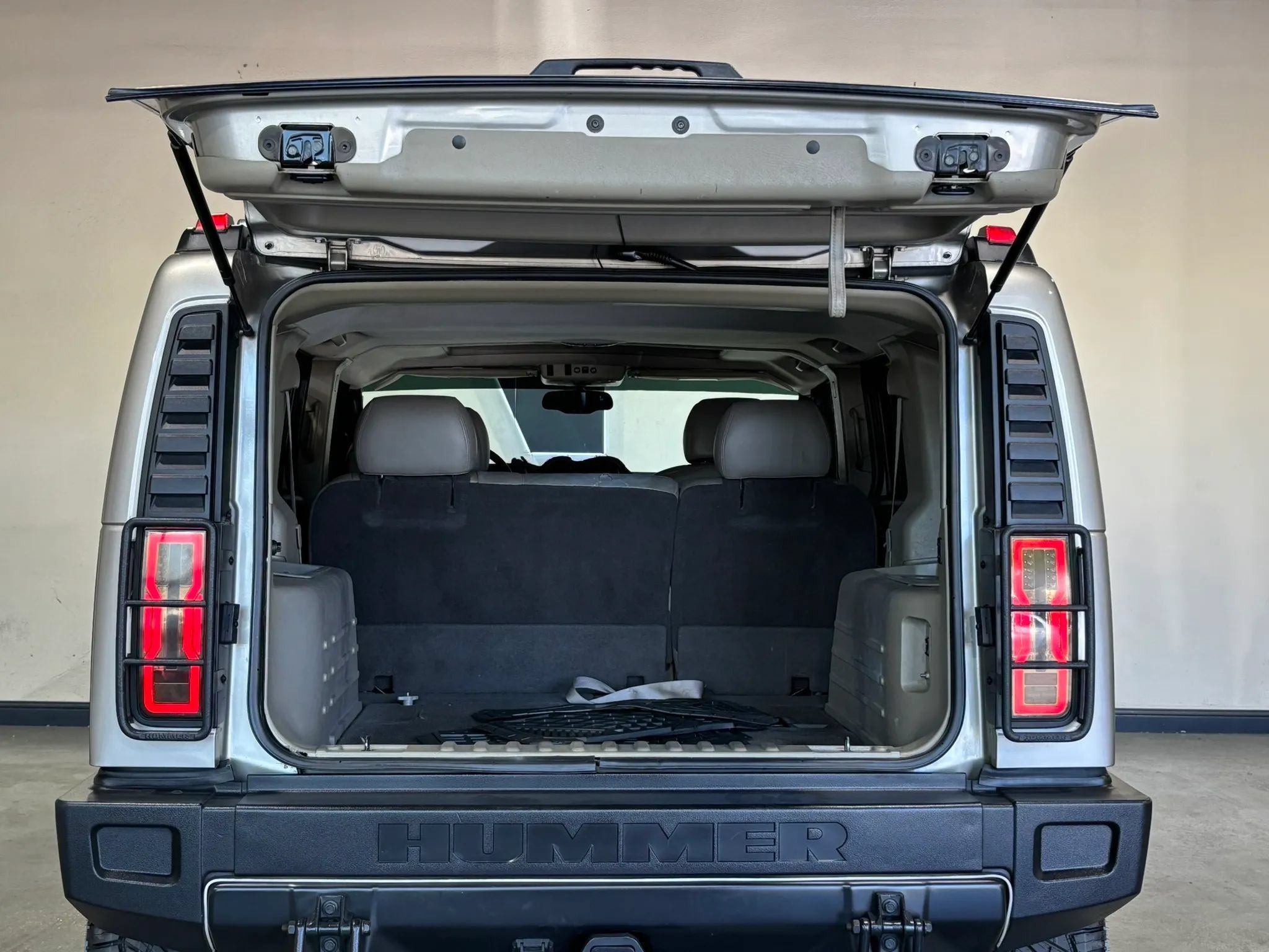 Used 2003 HUMMER H2 w/ Preferred Equipment Group AWD/4WD image 9