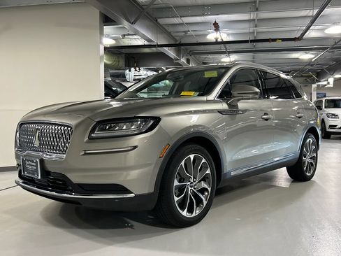 Used 2023 Lincoln Nautilus Reserve AWD/4WD image 9