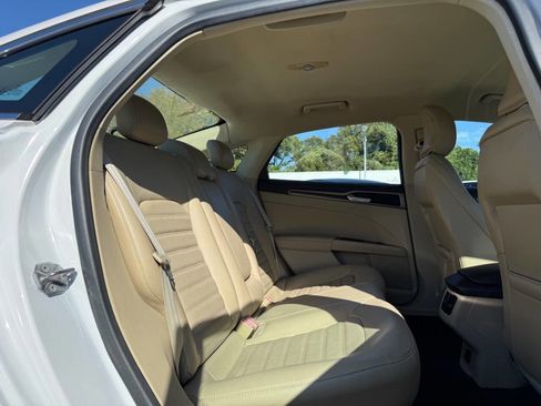 Used 2015 Ford Fusion SE w/ Equipment Group 202A image 15