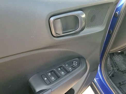 Certified 2025 Hyundai Venue Limited image 3