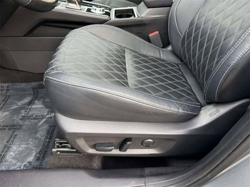 Used 2023 Mitsubishi Outlander AWD image 3