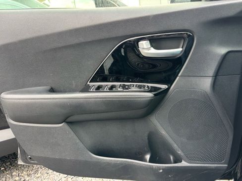 Used 2022 Kia Niro EX w/ Cold Weather Package image 9