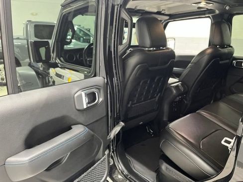 Used 2022 Jeep Wrangler Unlimited Rubicon 4xe AWD/4WD image 43